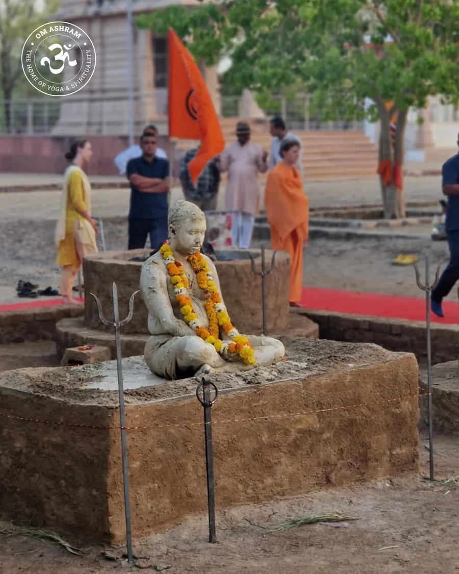 Devotees performing sacred Parikrama (circumambulation) around Param Pujya Mahamandaleshwar Swami Avatar Puri Ji Maharaj and the five fires for world peace.